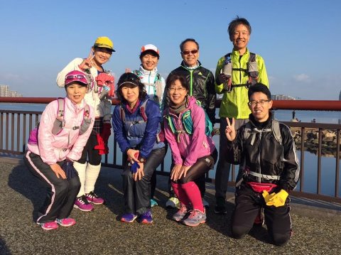 今日のメンバー８人です。皆さん、お世話になりました。ことよろです。