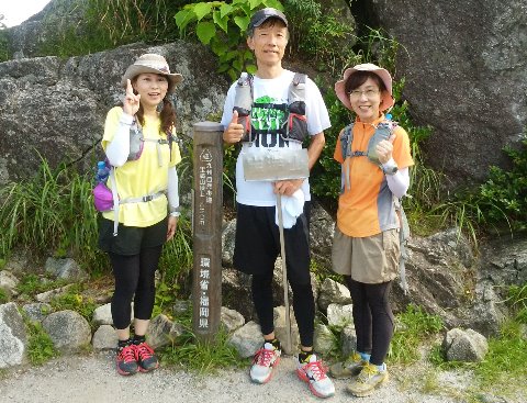 初登頂の証拠の3ショットです。