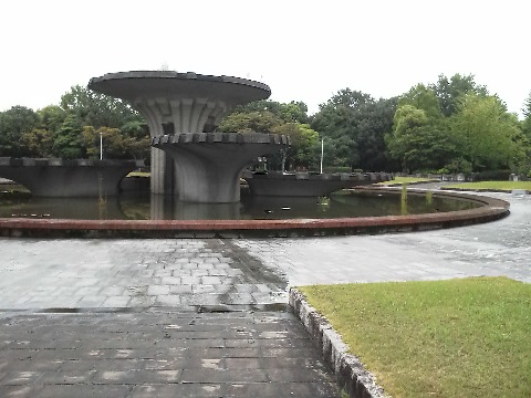 春日公園は相当広い公園で,こんな噴水もあります.