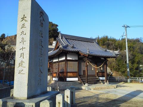 この写真は，穴（あな）神社です．間が空いてしまいましたが，黄金山周辺の神社巡りの続きです．変わった名前ですが，ここも被爆建物です．