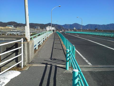 空城山公園に向かうには,まずこの仁保橋を渡ります.そしてここは,何十年か歩いて会社に通った道でもあります.あと何回ここを渡るのでしょうか・・・