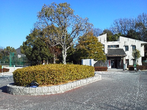 ここは空城山公園の通称ロータリー,その日の目標を走り終えた人からこのあたりでたむろして,みんなが揃ったところで下へ降りてPFCという段取りです.