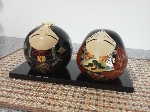 これは，山口の伝統工芸品である大内人形のお雛さまです．昔，３年ほどいた山口県から広島に戻る時に，一緒に仕事をした仲間からいただいたものです．30年ぶりくらいのお礼になりますが，M社防府工場の皆さん，ありがとうございました．