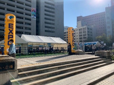 今朝の前日受付会場、オープン前なので静かです。
