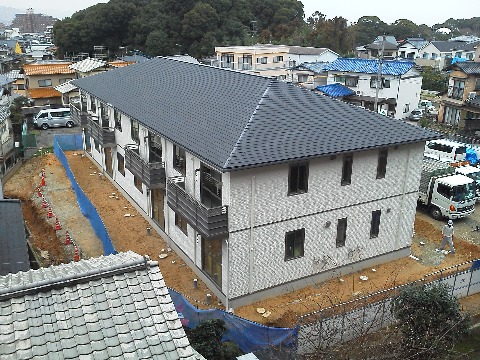 うちの隣りに建設中のアパートの名前も「プロヌーブ弥生」です.まあ3月からの由縁ではなく町名からなんですけどね.まだ完成ではありませんが,周りの足場が取れて外観はもう出来上がりのようです.