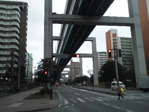 都市高速の下ということで,こんな景色のところを延々と走りました.