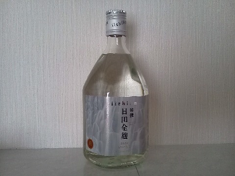 日曜日は大会のあと,日田に1泊してきました.麦焼酎いいちこが大分県産なのは知っていましたが,日田で作っているんですね.ほんとかどうかわかりませんが日田市内限定販売となっていたこの焼酎を買ってきました.「限定」には弱いんですよねえ.