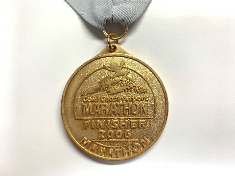 これは2006年7月のゴールドコーストマラソンのメダルです。このコースは、下関海響マラソンのように後半は一旦スタート地点を通り過ぎてまた折り返して戻ってきます。まだ2度目のフルだったので、ちゃんと戻って来られるかどうかとても不安だったのを思い出します。海沿いでほぼ真っ平らなコースです。