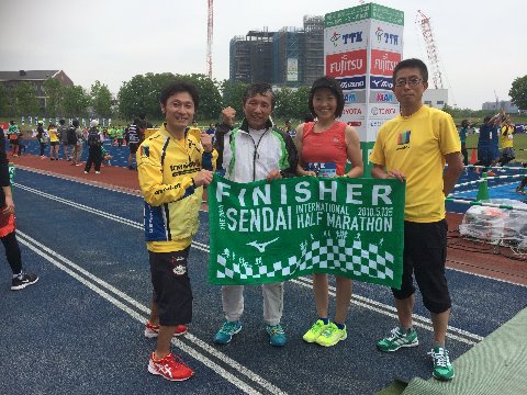 ４人で記念撮影