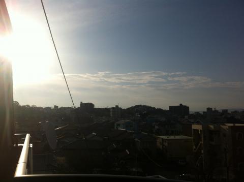 天気良く気温も6℃(^-^)
暖かいが風が強い( 一一)
ウィンブレ+短パンでw