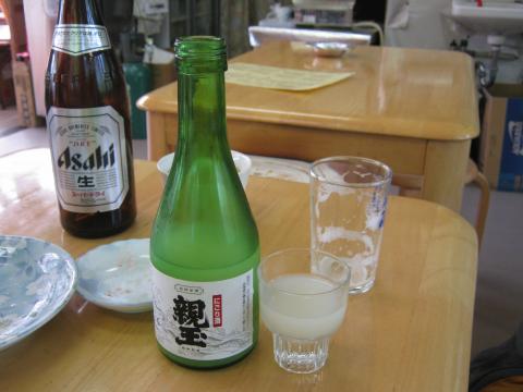 好物の濁り酒を頂く。この後、元気が出て一気に女坂を駆け下りる。