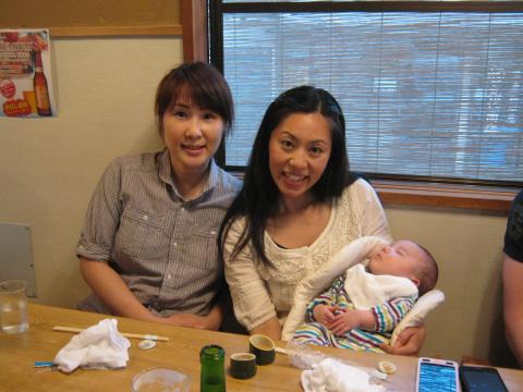 終了後は江ノ島に出向き産休中のH夫妻を招いて会食２ヶ月の春輝君、めっちゃ可愛い！
