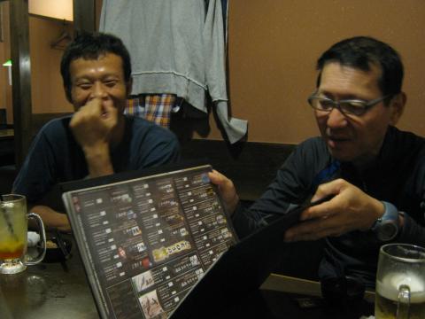 茅ヶ崎で打ち上げ３日間禁酒していたmantomanさんさて、何を飲もうか！初フルのYaSujoさんは下戸の口
