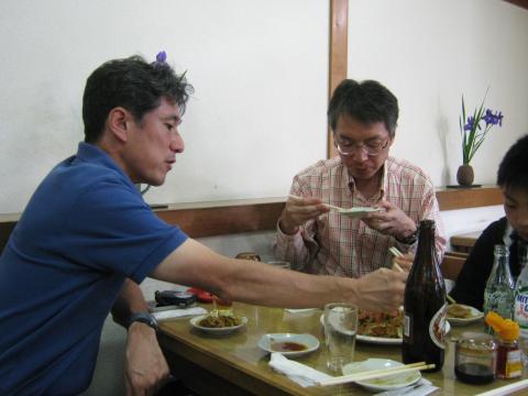 今回の幹事、trojanさん。
喉を痛めておられ、今一つの体調だったとのことでしたが
お疲れ様でした。
明日からの海外出張、お気をつけて!