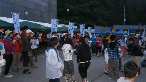 夕方　雄勝町に到着　前夜祭会場