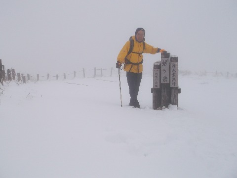 無人の蛭ヶ岳山頂(神奈川県最高峰) しかしあまりの寒さで早々にに退散。