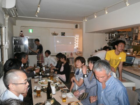 打ち上げ会場 代々木八幡駅前の「八」