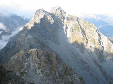 涸沢岳より北穂高岳この先の縦走路も極めて厳しい