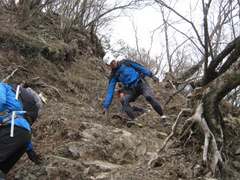 颯爽と鎖場を下降する荒川コヤジさん格好いい！