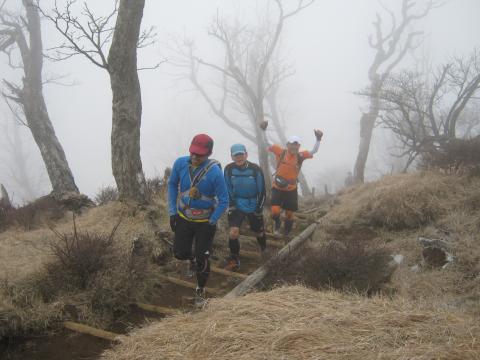 本日の最高地点、蛭が岳山頂に到着！腹減った～！