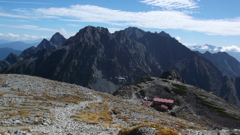 今宵の宿泊地 南岳山荘 ちょうどヘリによる資材搬送中