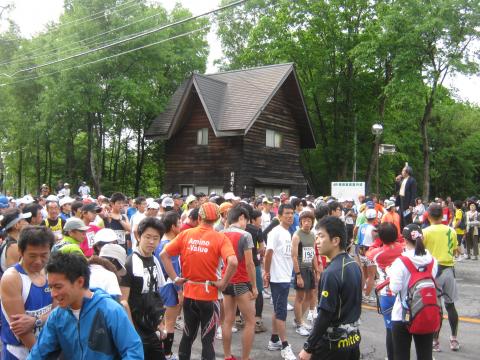 スタート前今年の参加者は１８００人