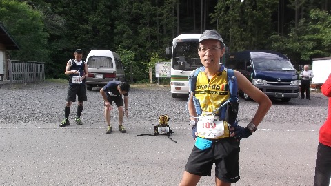 16時10分 56キロ最終関門 持方エイド 後6キロ