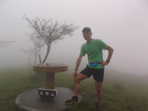 初登頂の大野山山頂 360度 真っ白けの世界