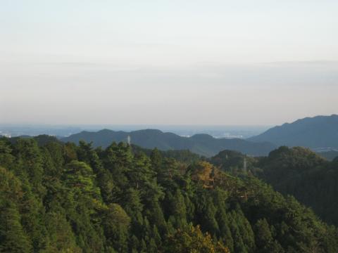 相模湾、江ノ島方面　高尾山から見えるとは意外だった