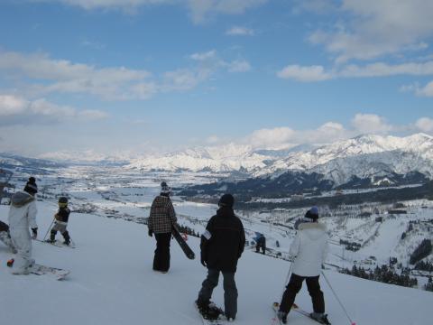 山頂からの急降下ちょっと腰が引けるが・・