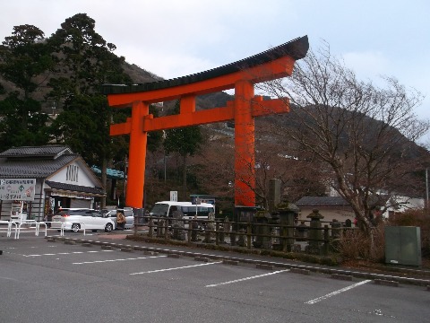 17時半　関所跡に到着　36キロ地点
小田原まで旧道を通り、小田原まで１５キロ　そろそろ疲れが。