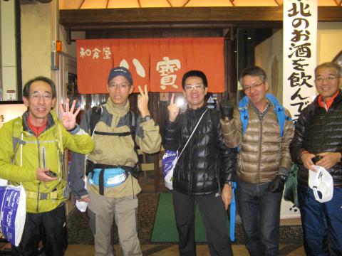 店の前で、初フルサブ４の通りすがりの青年に撮影してもらう。