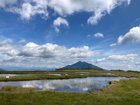 池塘と燧ヶ岳