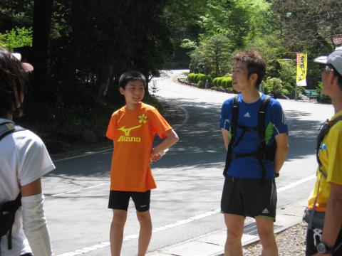 トップでゴールインした塩川親子 ジュニアのほうはなんと12歳!
最後3キロの急登は、湘南オヤジも全くついていけなかった。
恐るべき逸材!父を超える日も近い。