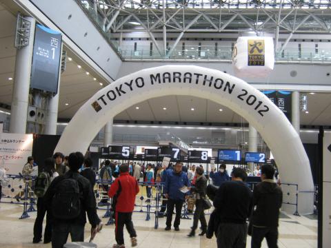 やっとたどり着いたビックサイト　東京マラソン受付会場
