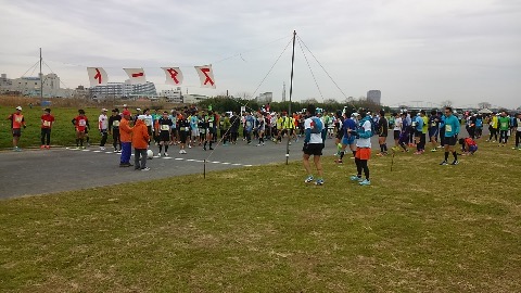 スタート前 のんびりした空気 ただ、今日は相当冷え込んだ
