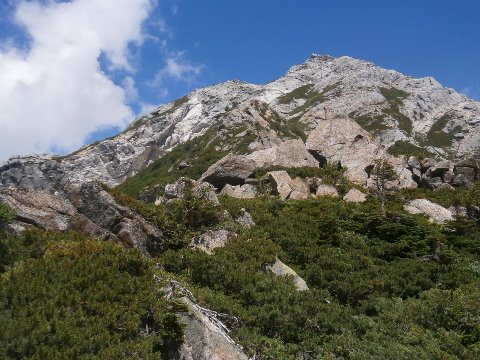 何度も振り返りながら下山
何度見ても素晴らしい山容