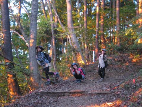 下りでも、疲れを見せず快調に降りる山ガールたち