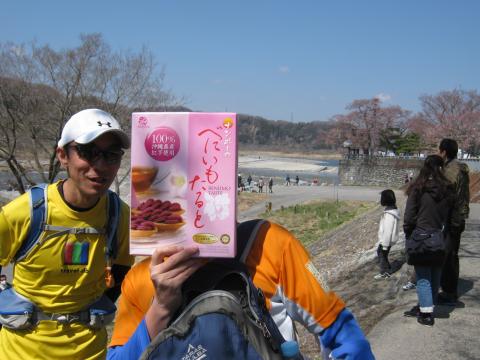 ビリケンさん
先日行かれた沖縄土産を
わざわざ背負ってきてくれました
ごっつあんです!