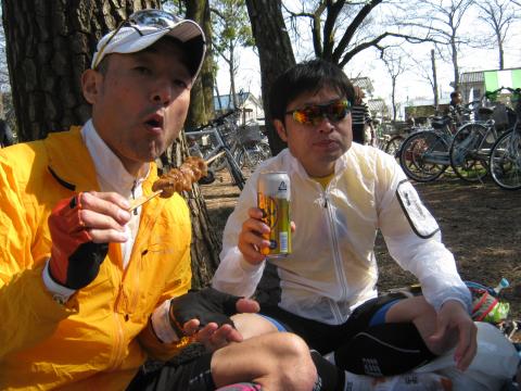 気まぐれさん
焼き鳥御馳走様でした
コナン隊長、淡々とロング缶2本を空ける