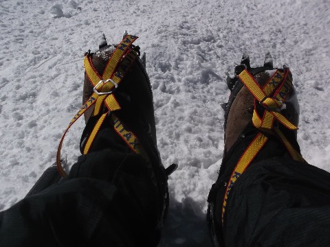 ３０代後半の時に買った冬用登山靴とカジタのアイゼン。もう２０年近いお付き合い