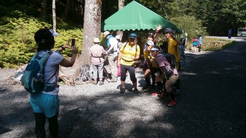 標高２０００mの北沢峠スタート　ひんやりして気持ちいい