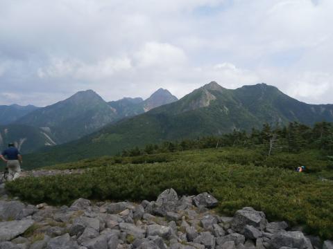 編笠山 山頂 南八ヶ岳の山々 右のピークはこれから向かう権現岳