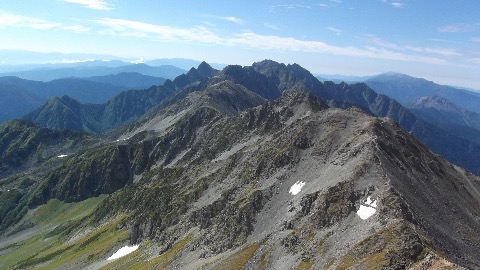 これより向かう南岳方面 その奥には穂高連峰