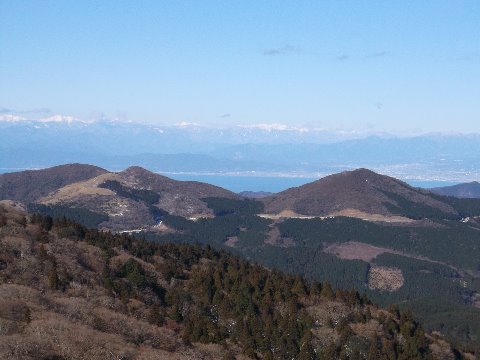 仁科峠手前の展望台より 駿河湾越しの南アルプス