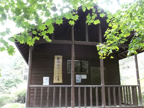 標高1900m付近の避難小屋 中はとてもきれい