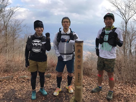 長者ヶ岳 バックの絶景の富士は今回は雲の中
