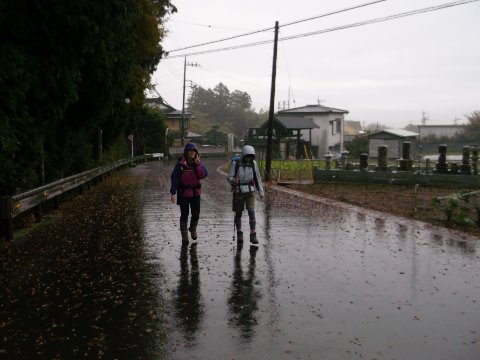 10時45分 大倉出発
最初から冷たい雨