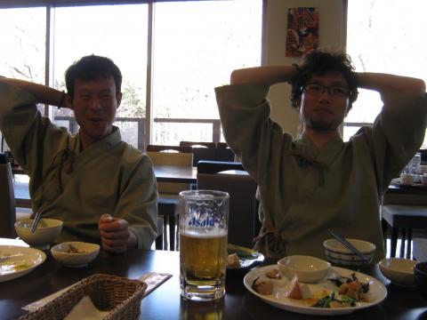 荒川さん。踵骨骨折後というハンディを抱えながらも根性で走り抜くことができてよかったですダントツトップで下山したYaSujoさん見事な走りでした