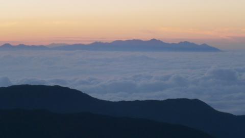 八ヶ岳連峰 右端のピークが先日登った編笠山~権現岳